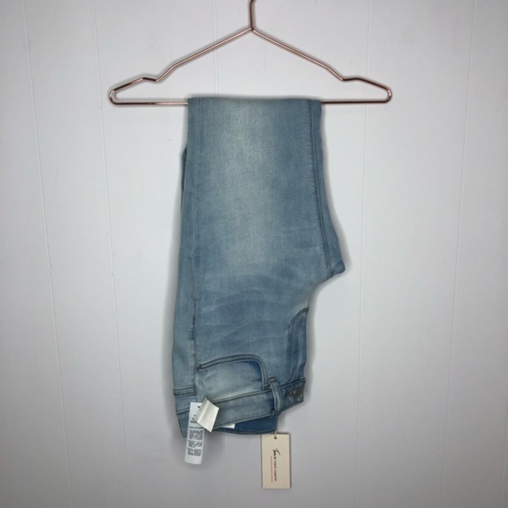 Brand new Two by Vince Camuto Skinny Jeans 27 / 4